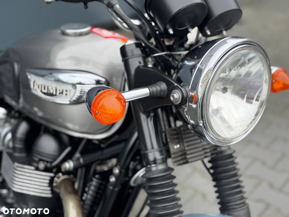Triumph Bonneville - 21