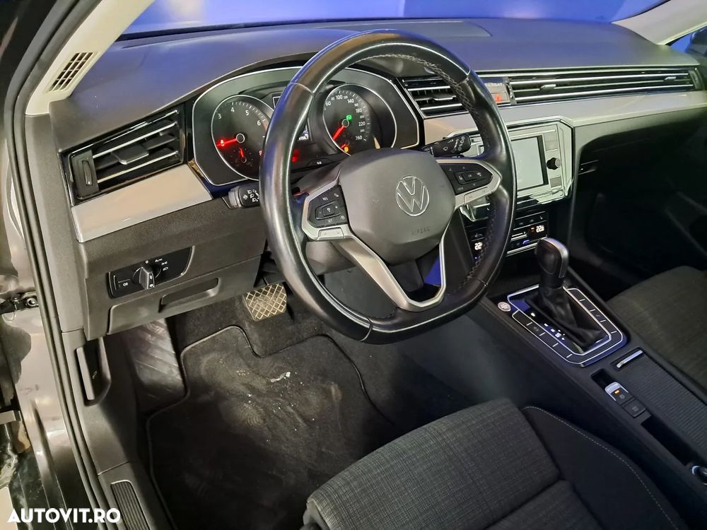 Volkswagen Passat - 11