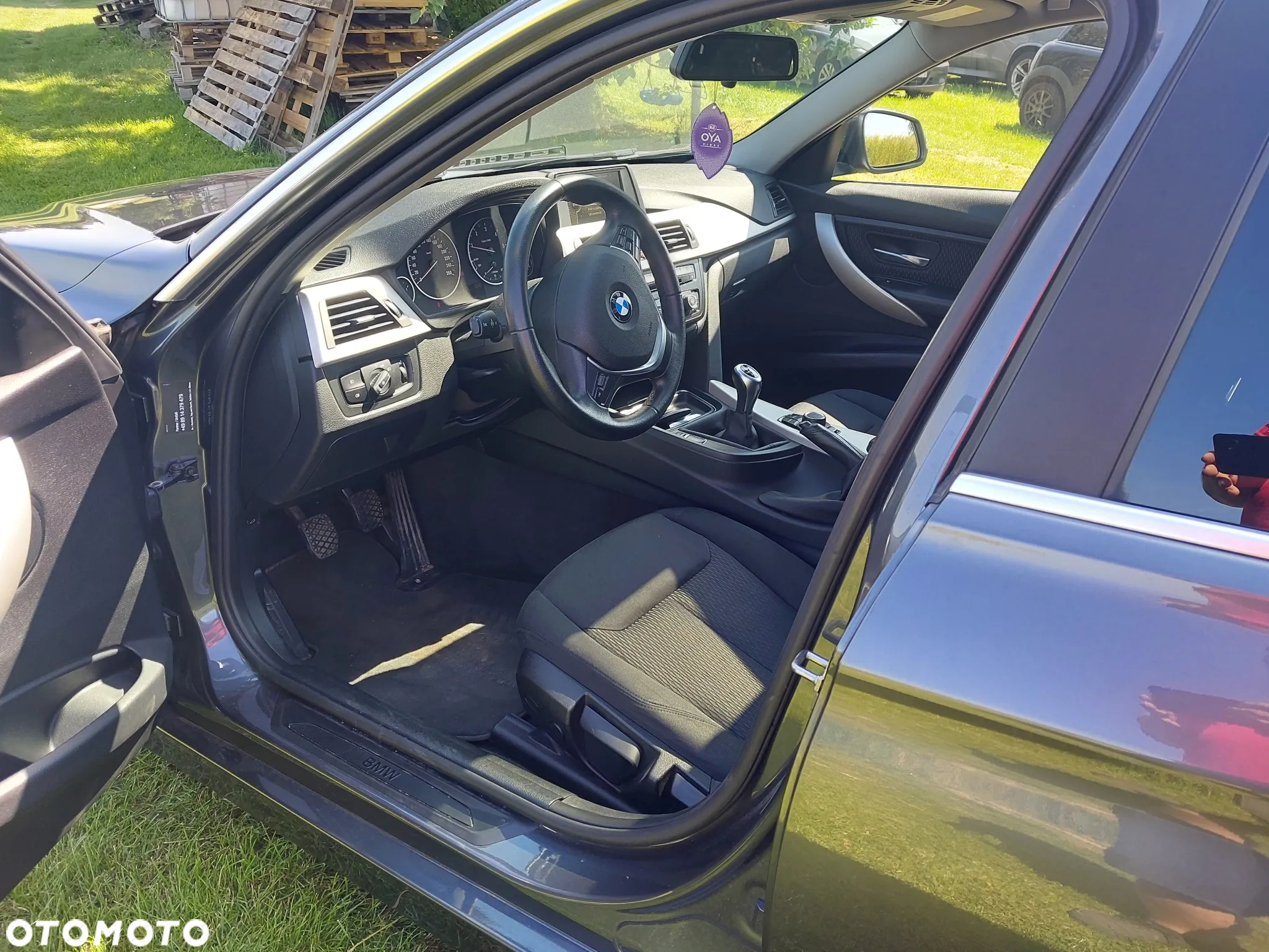 BMW Seria 3 318d Touring - 9