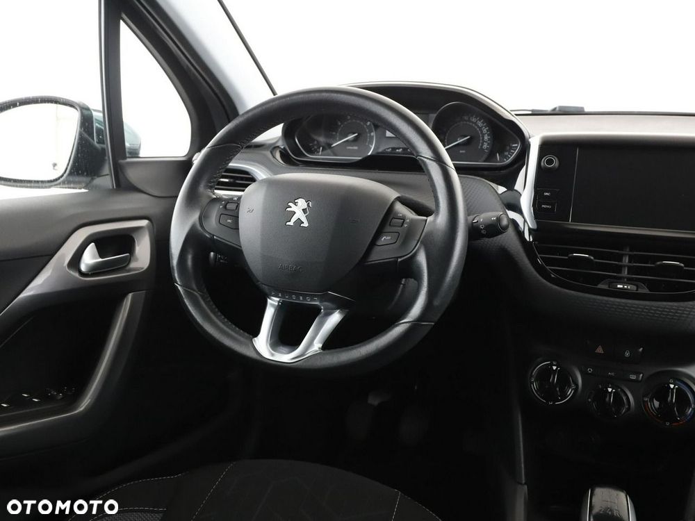 Peugeot 2008 1.2 Pure Tech Style S&S - 17