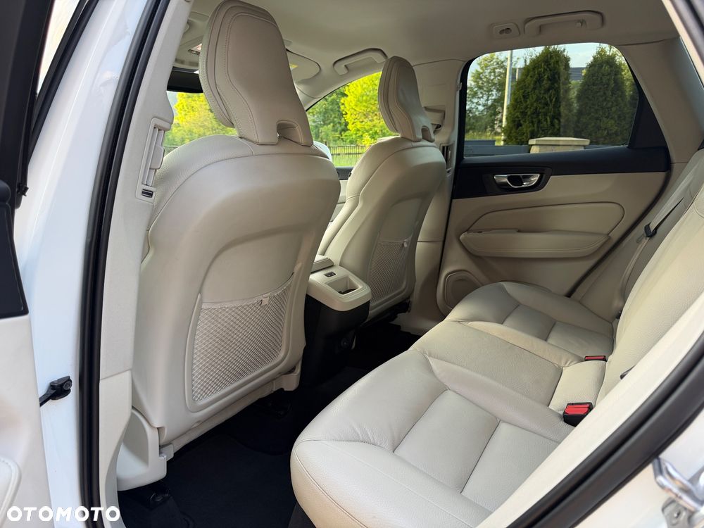 Volvo XC 60 B4 D AWD Plus Bright - 18