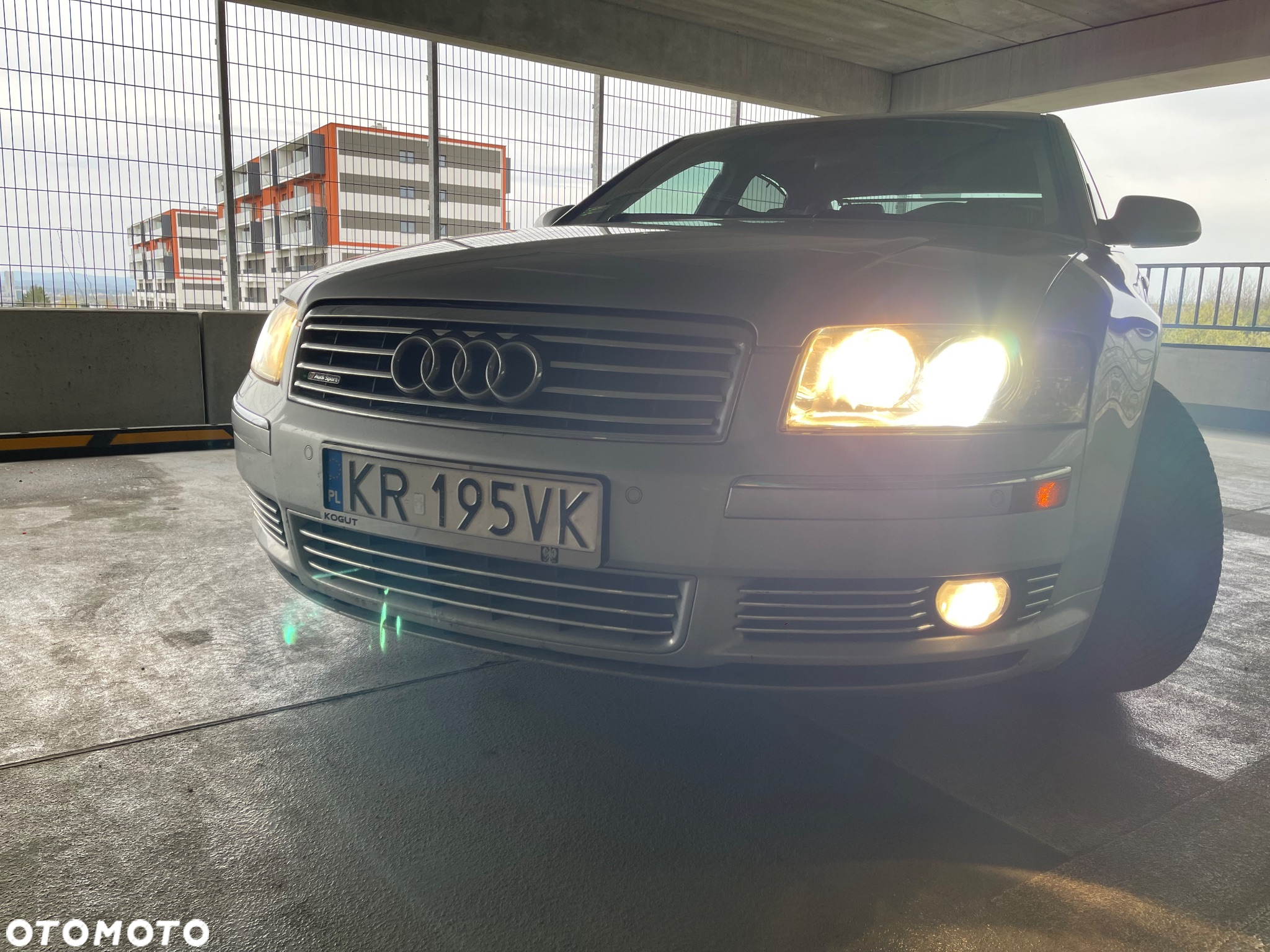 Audi A8 4.2 L Quattro - 14