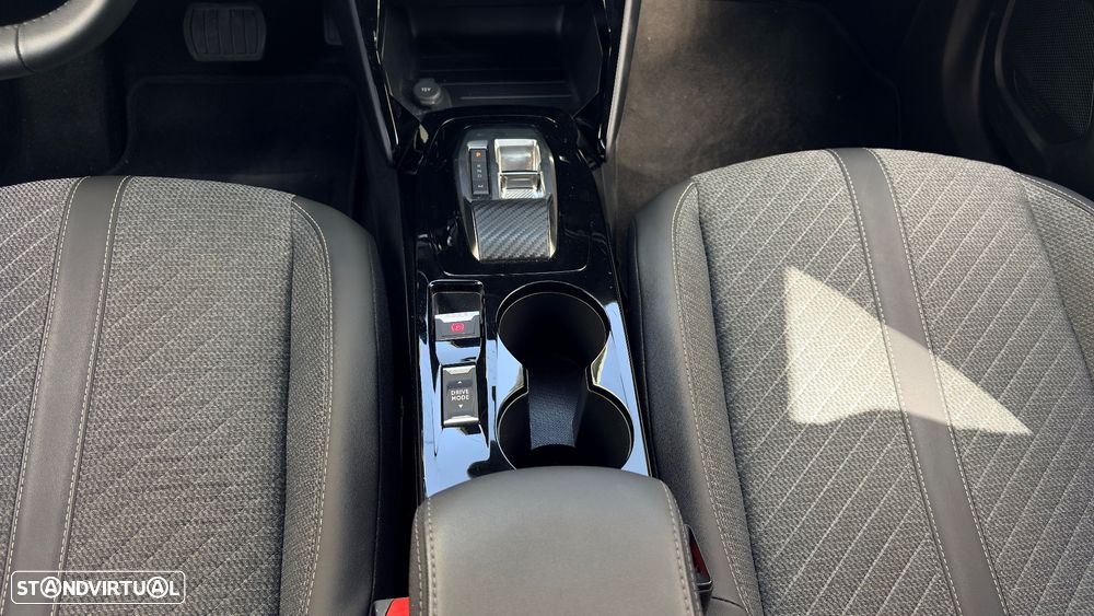 Peugeot 2008 1.2 PureTech Allure EAT8 - 11