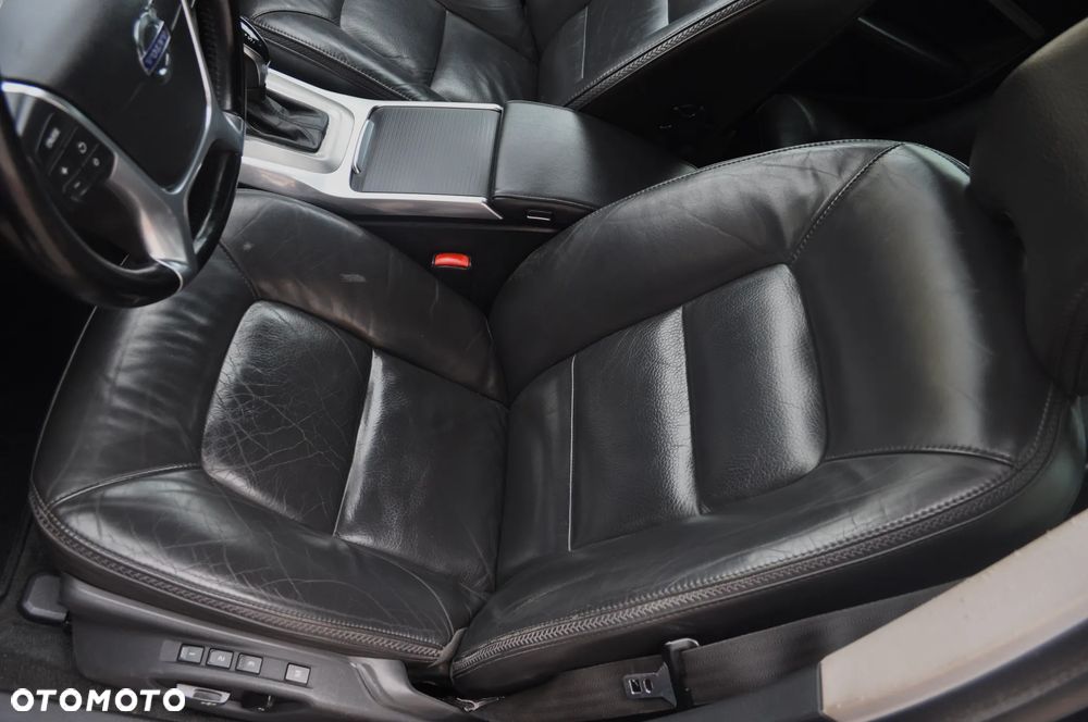 Volvo XC 70 D5 AWD Geartronic Black Edition - 29