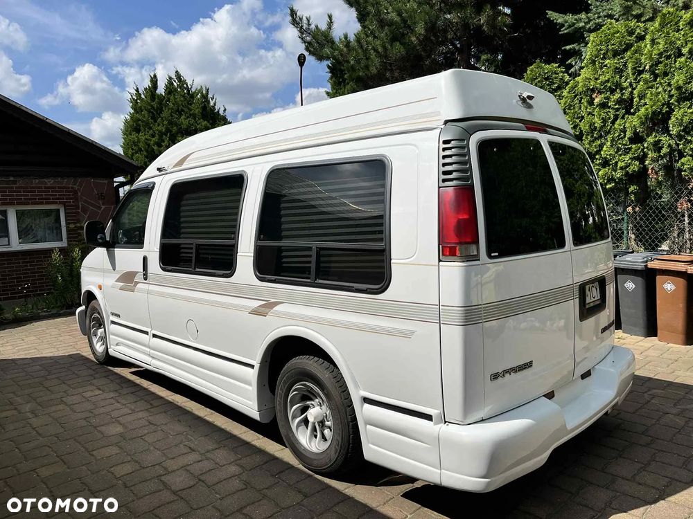 Chevrolet Express - 7