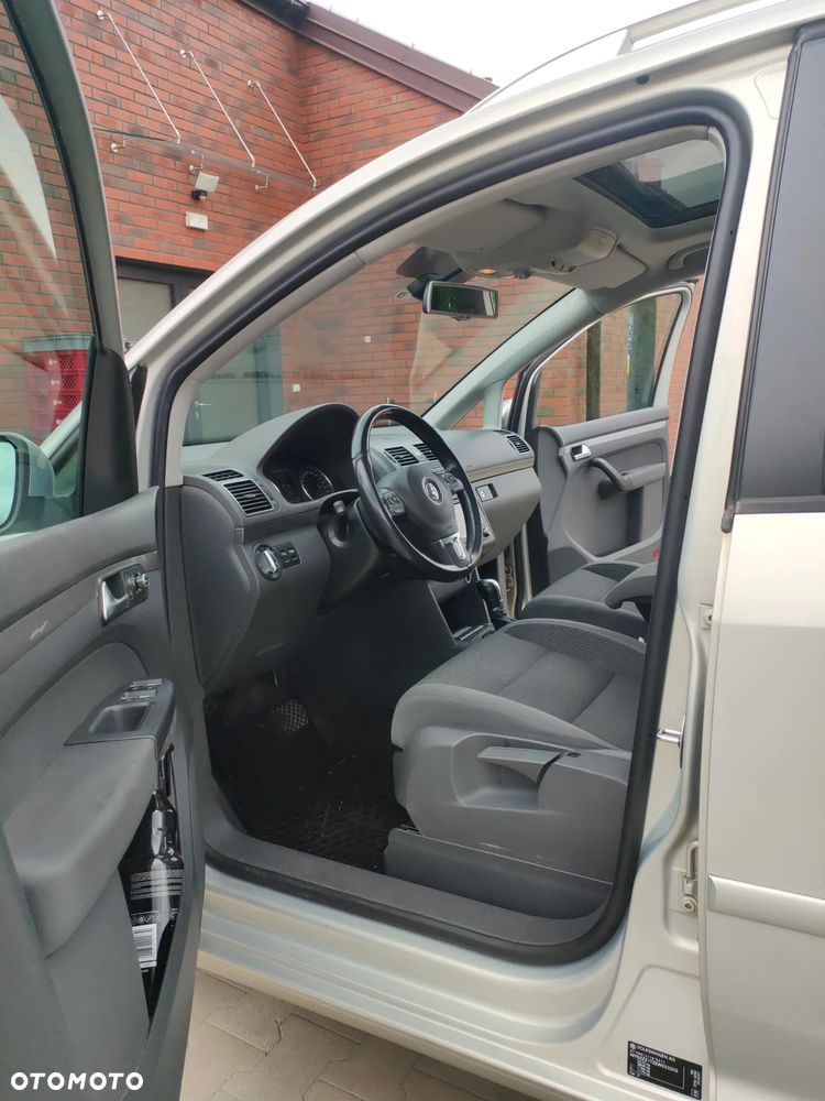 Volkswagen Touran 2.0 TDI DPF Highline DSG - 9