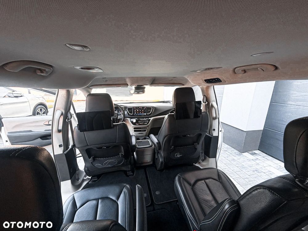 Chrysler Pacifica - 28