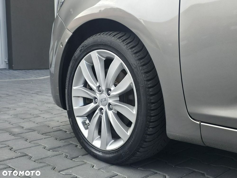 Kia Carens - 5