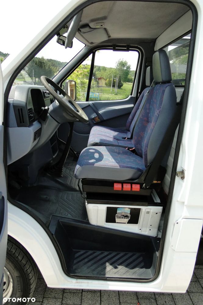 Mercedes-Benz Sprinter 208 - 9