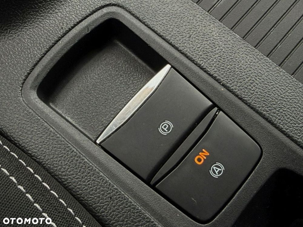 Ford Focus 1.0 EcoBoost Hybrid TITANIUM DESIGN - 23