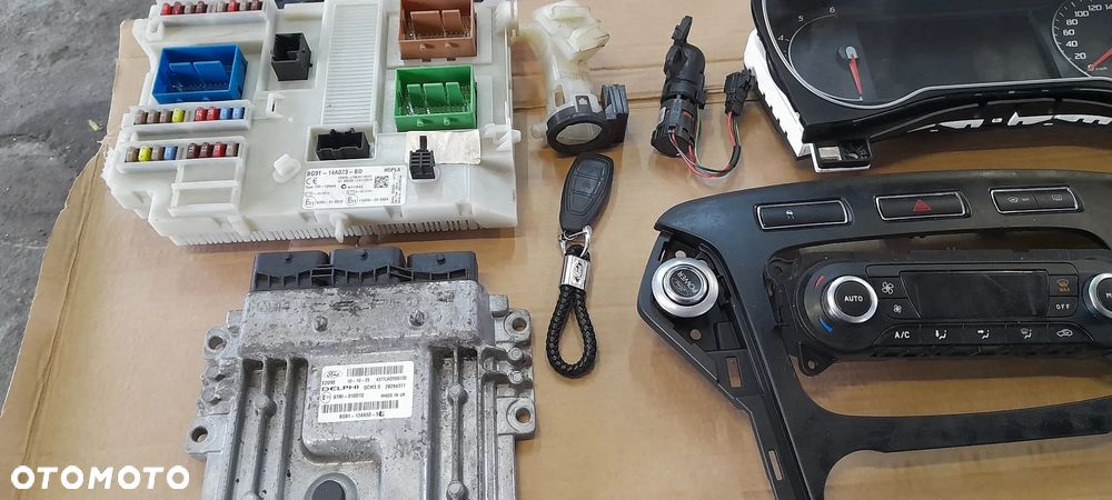 ford Mondeo Mk4 fotele kanapa grzane komplet 2011r - 19