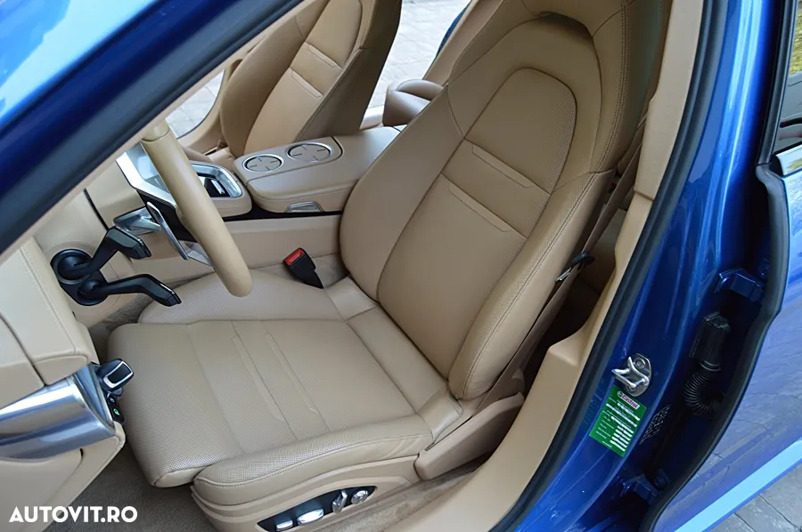 Porsche Panamera 4 - 12