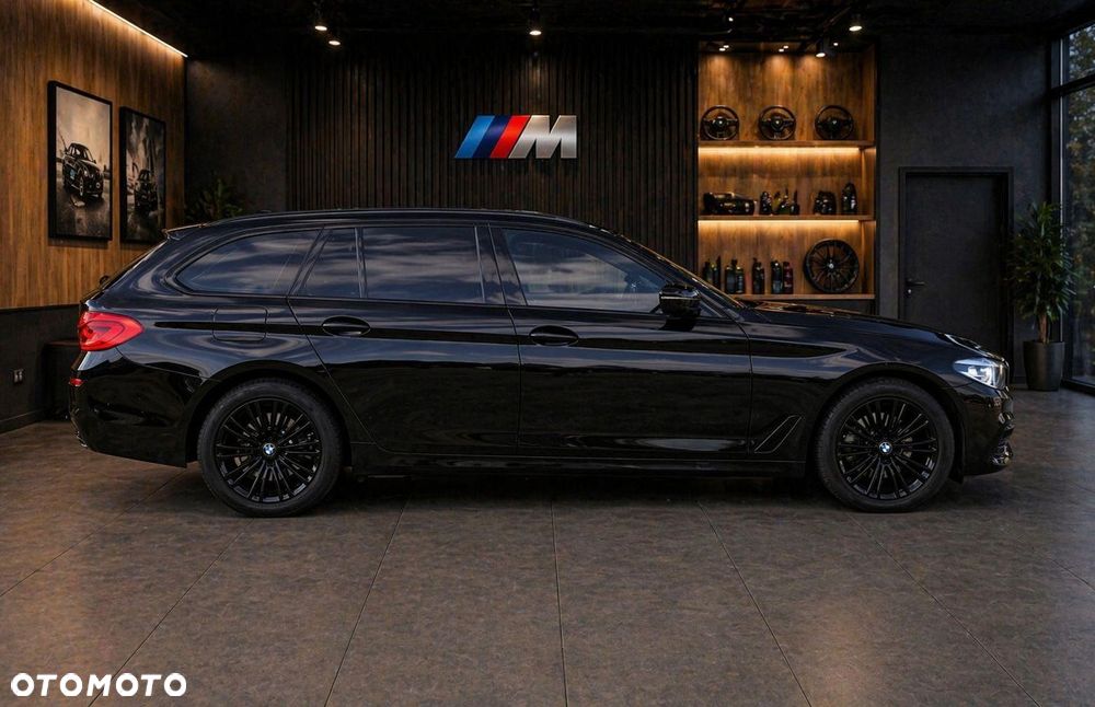 BMW Seria 5 525d xDrive Sport-Aut Luxury Line - 7