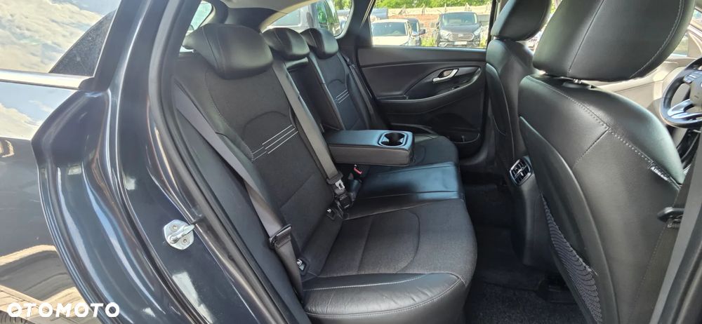 Hyundai i30 1.5 T-GDI 48V-Hybrid EDITION 30 - 33