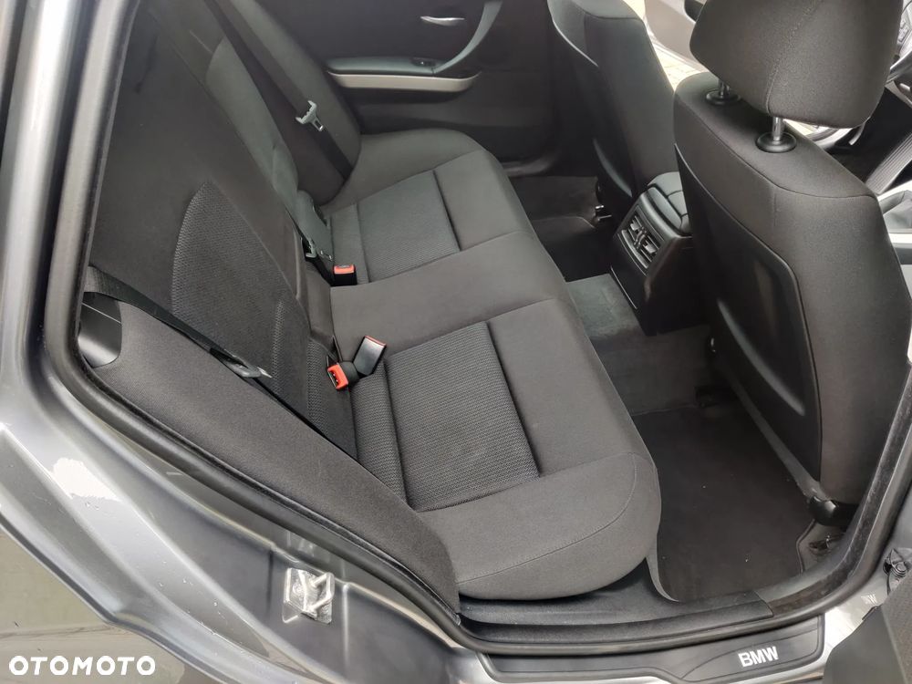 BMW Seria 3 318i Touring Edition Exclusive - 26