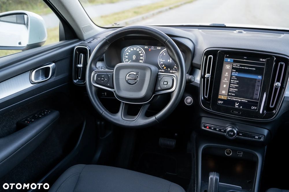 Volvo XC 40 D3 Momentum Pro - 24