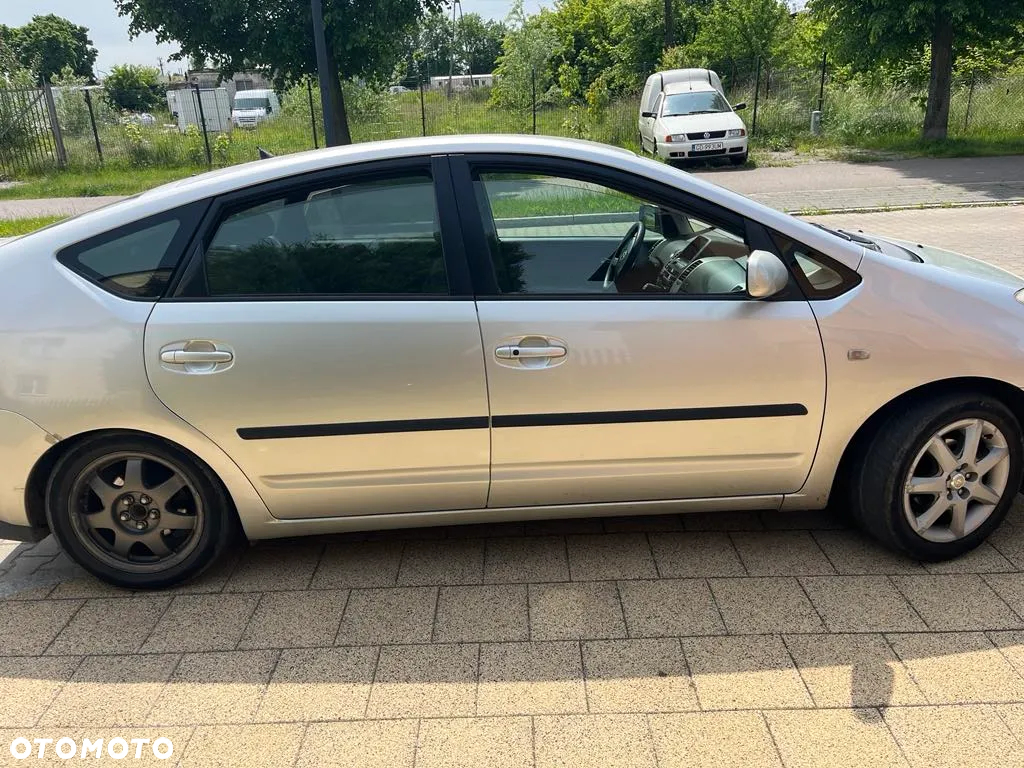 Toyota Prius 1.5 VVT-i Prestige - 4