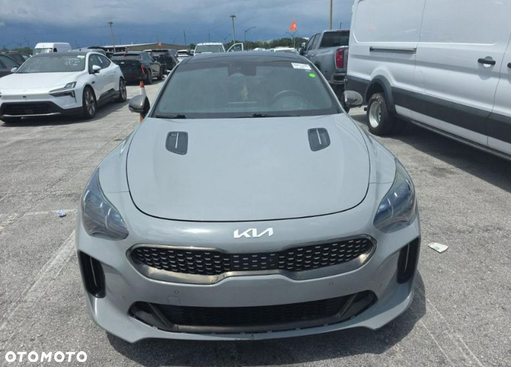 Kia Stinger - 2