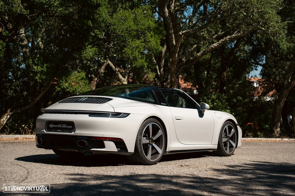 Porsche 911 (992) - 15