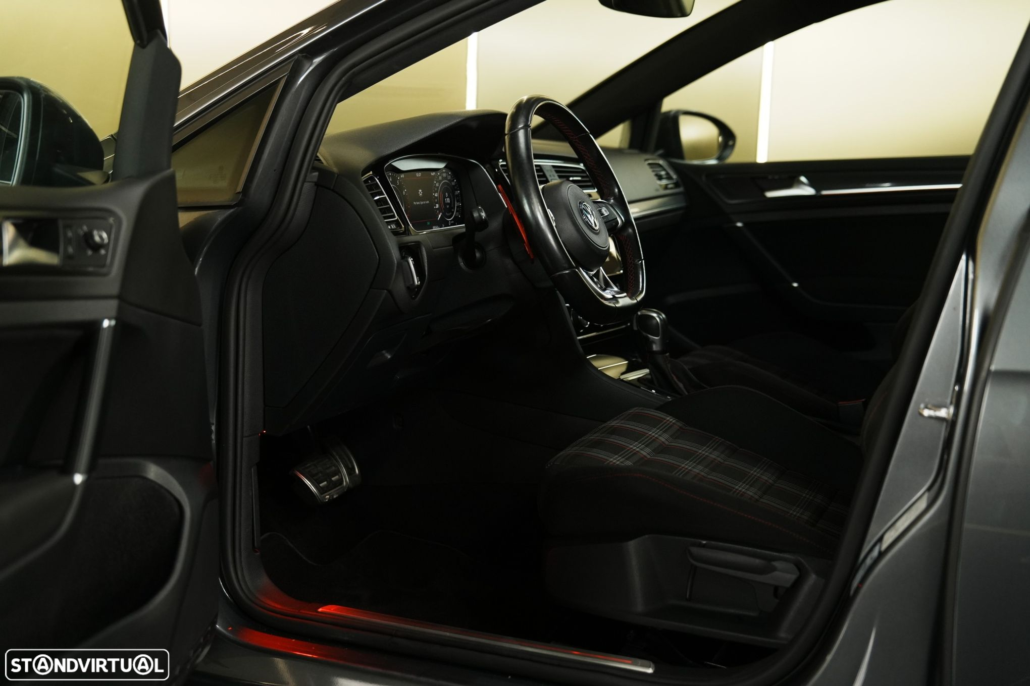 VW Golf 2.0 TSI GTI DSG - 18