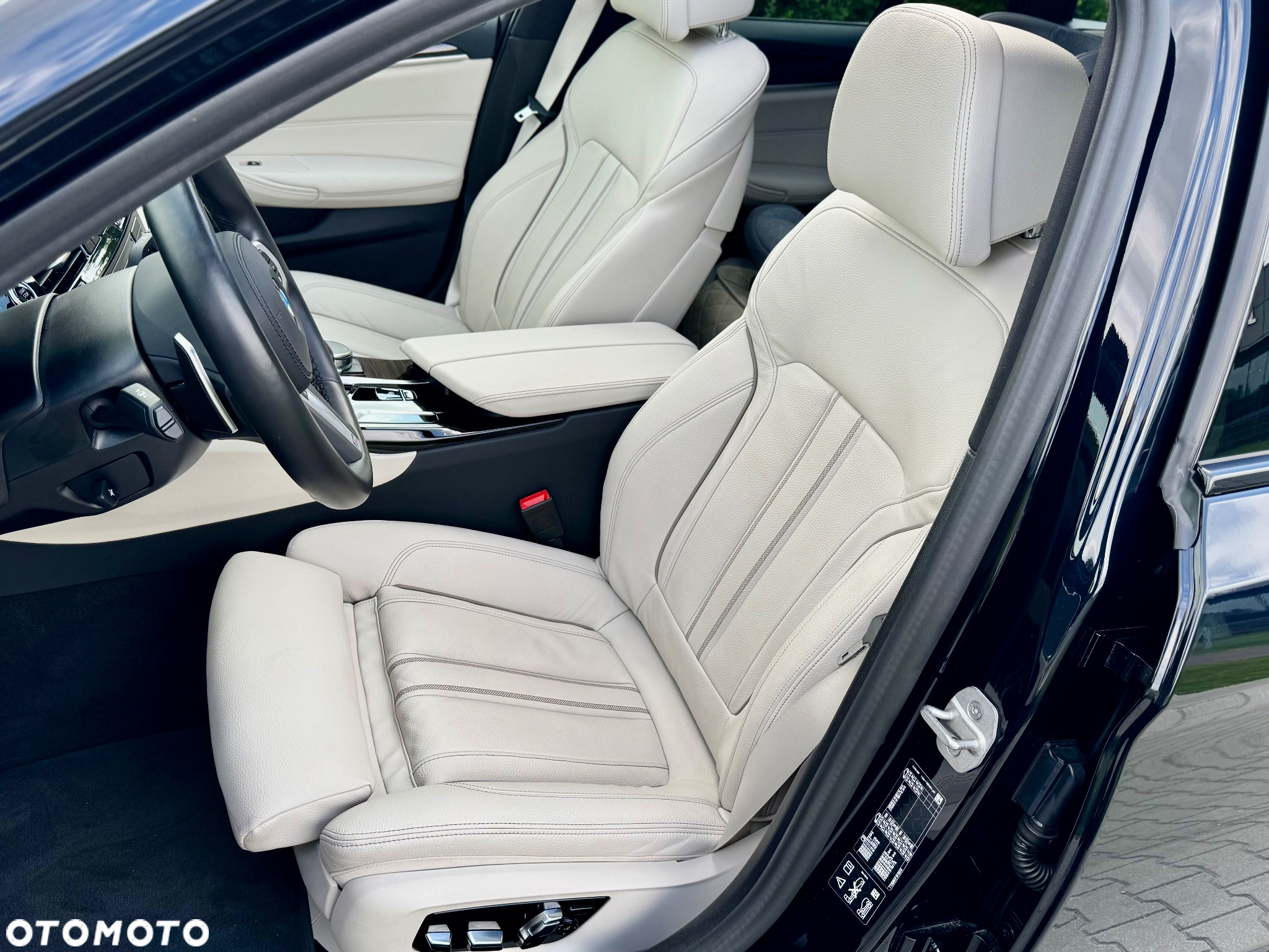 BMW Seria 5 520d xDrive Touring M Sport Edition - 14