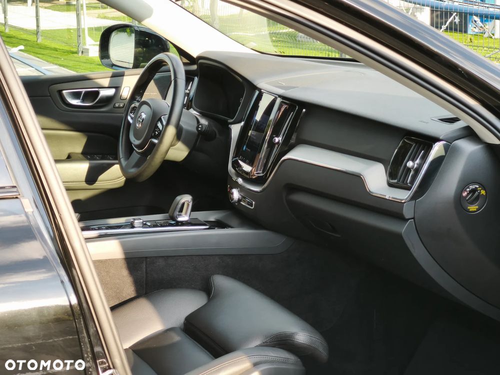 Volvo XC 60 B4 B Plus Dark - 30