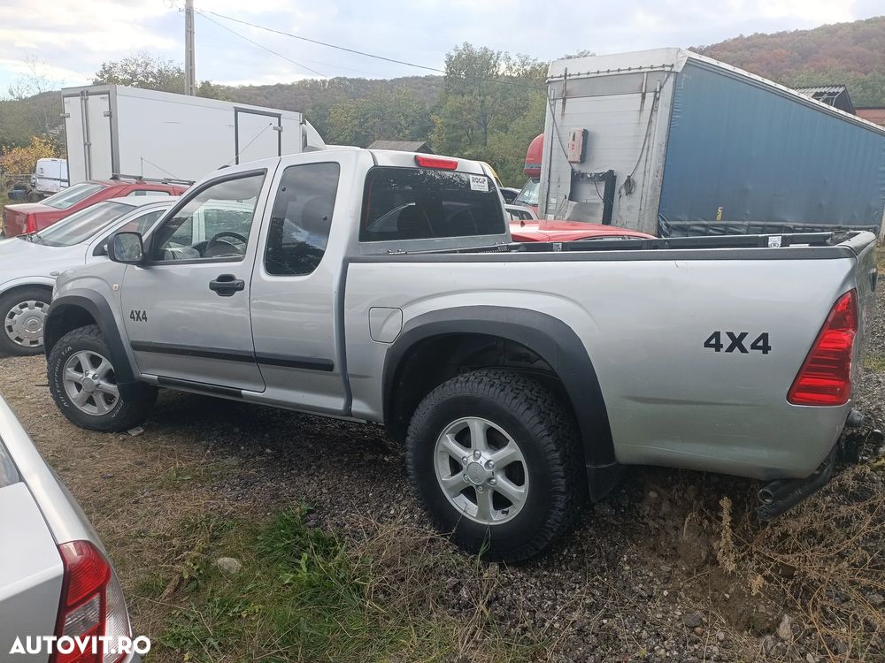Isuzu D-Max 4x4 Space Cab Custom - 3