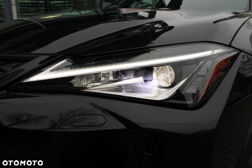 Lexus UX - 35
