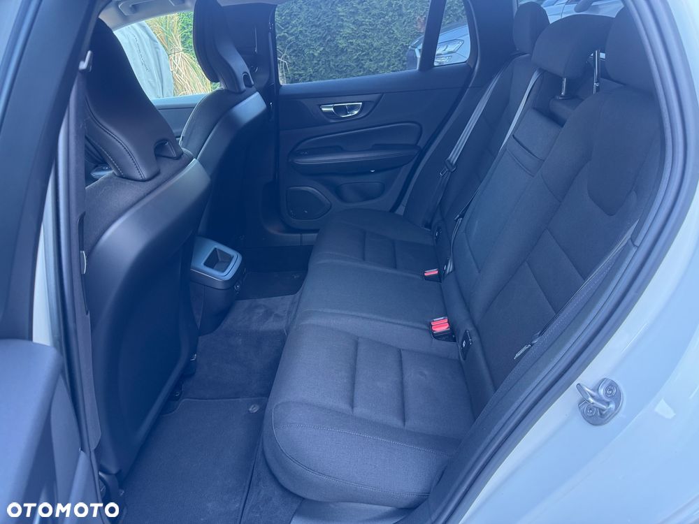 Volvo V60 B3 B Momentum Core - 11