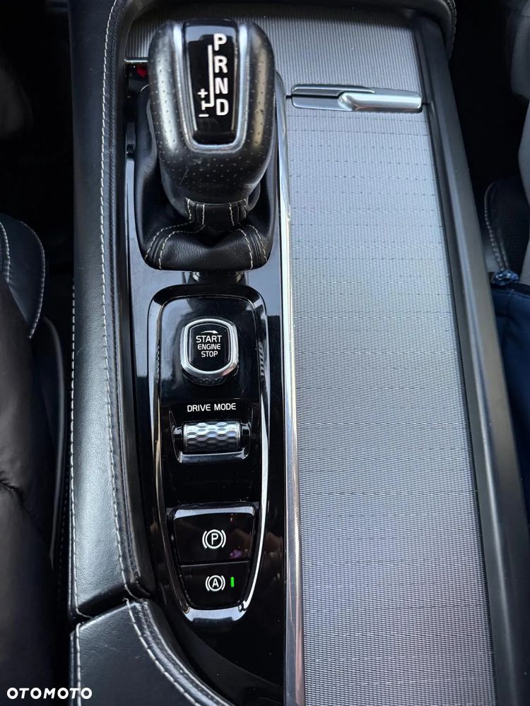 Volvo XC 90 D5 AWD R-Design - 26