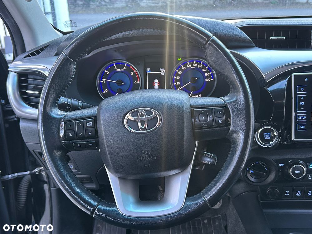 Toyota Hilux - 10