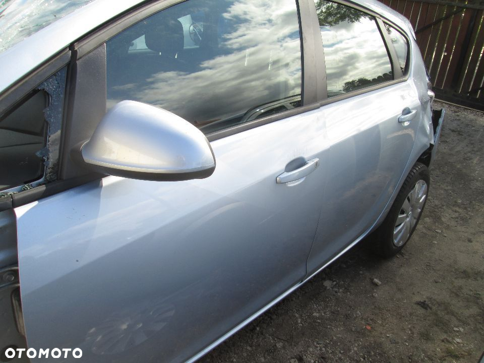 Opel Astra J IV 1.4 101km benzyna drzwi lampy silnik A14XER kod lakieru Z189 2014r. - 3