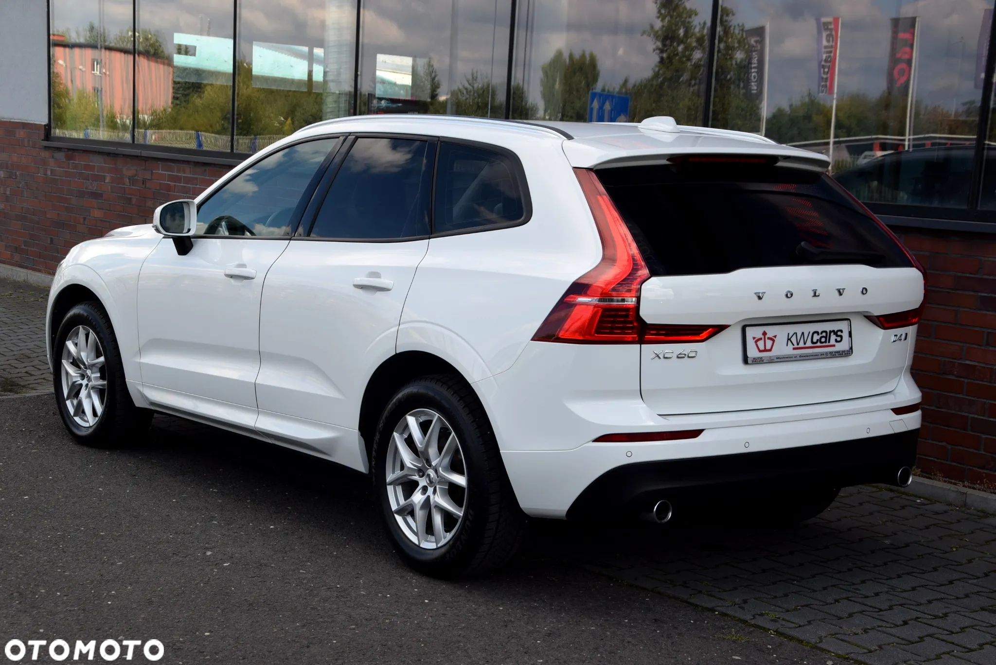 Volvo XC 60 D4 Momentum Pro - 13