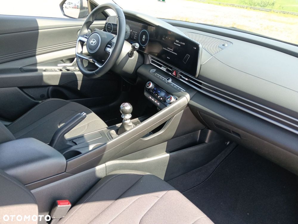 Hyundai Elantra 1.6 Smart - 11