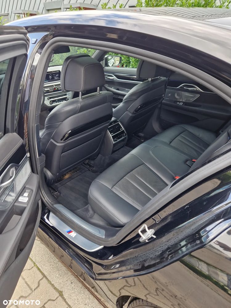 BMW Seria 7 745e - 4