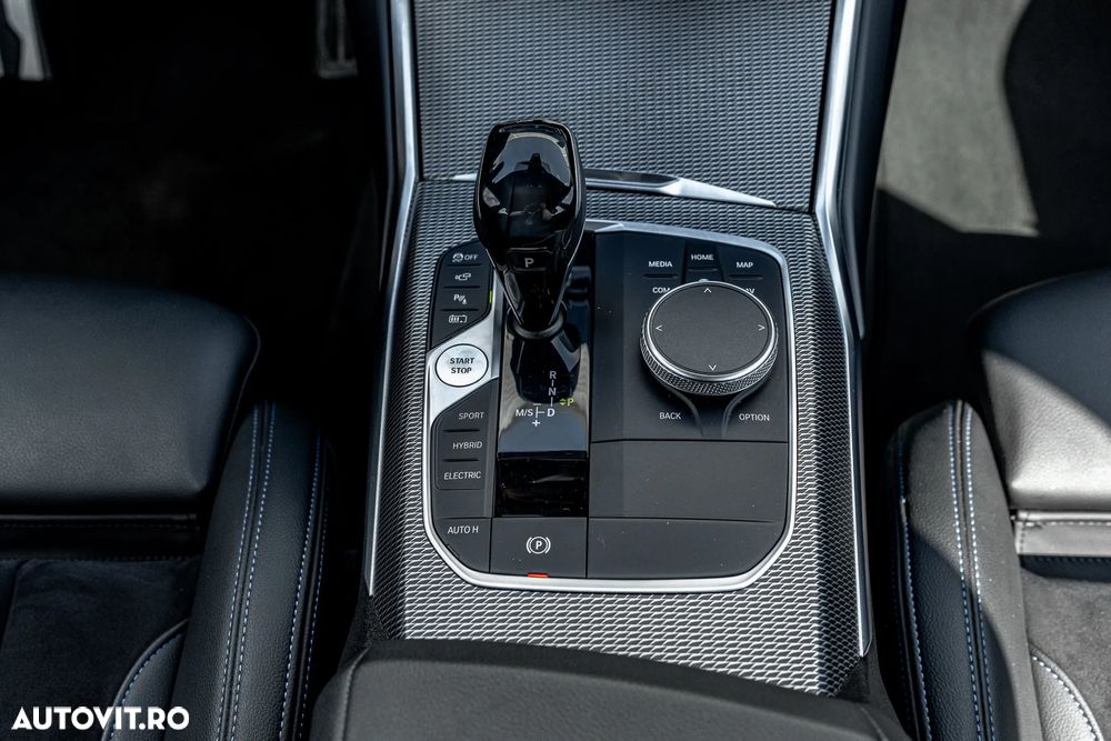 BMW Seria 3 330e Aut. M Sport - 34