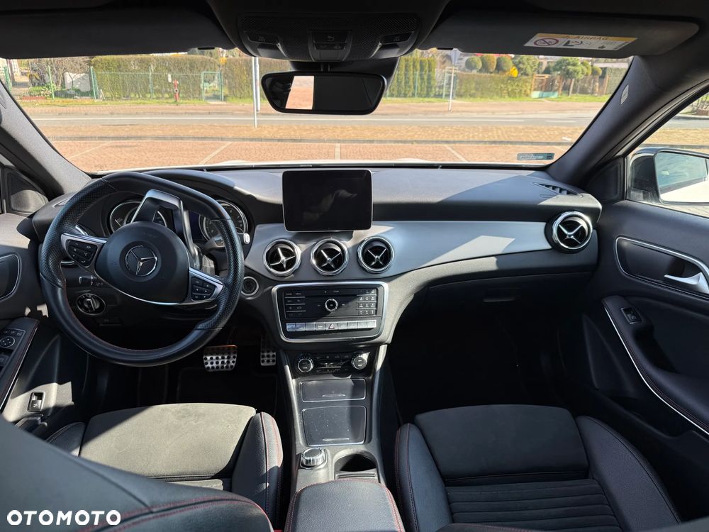 Mercedes-Benz GLA 220 4-Matic AMG Line - 10