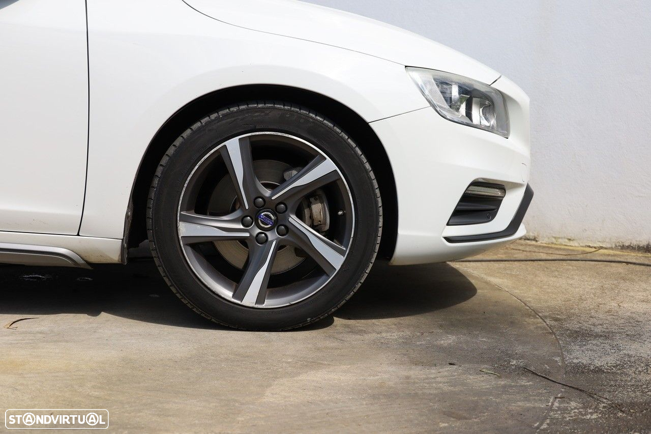 Volvo V60 2.4 D6 R-Design Mom.AWD Phev - 24