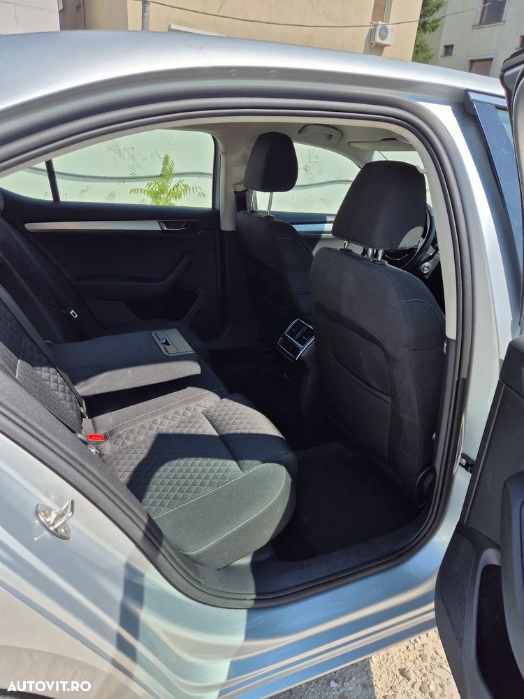 Skoda Superb 2.0 TDI DSG Style - 8