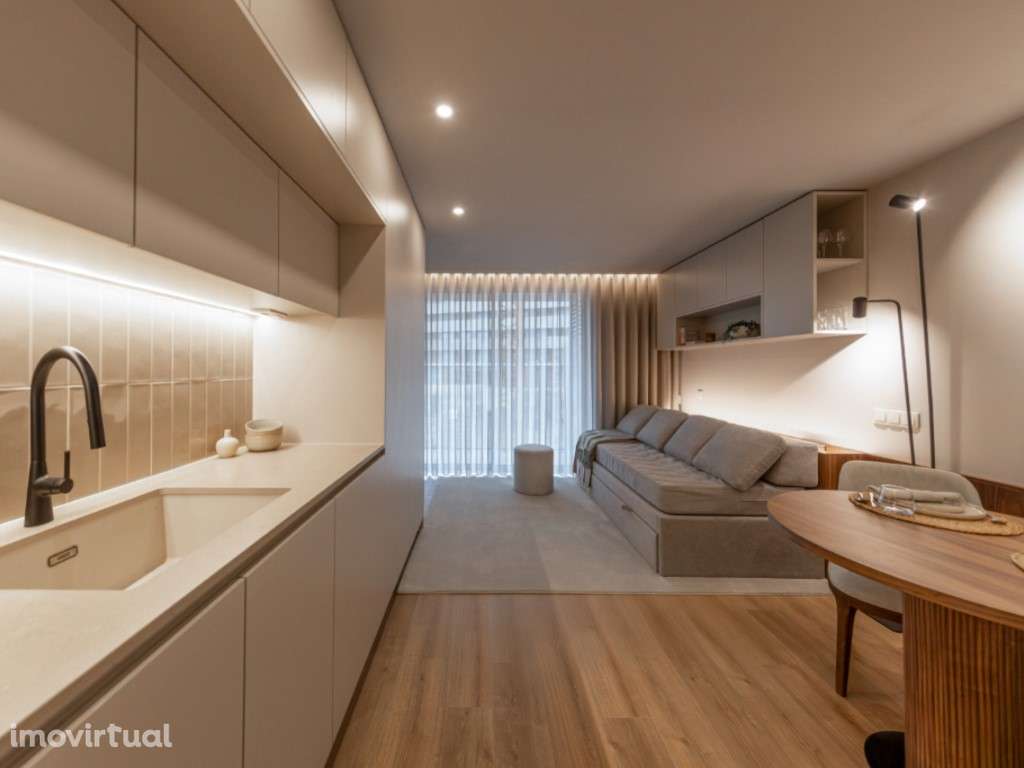 Estúdio T0 com Varanda em Edíficio Emblemático - Grande imagem: 5/23