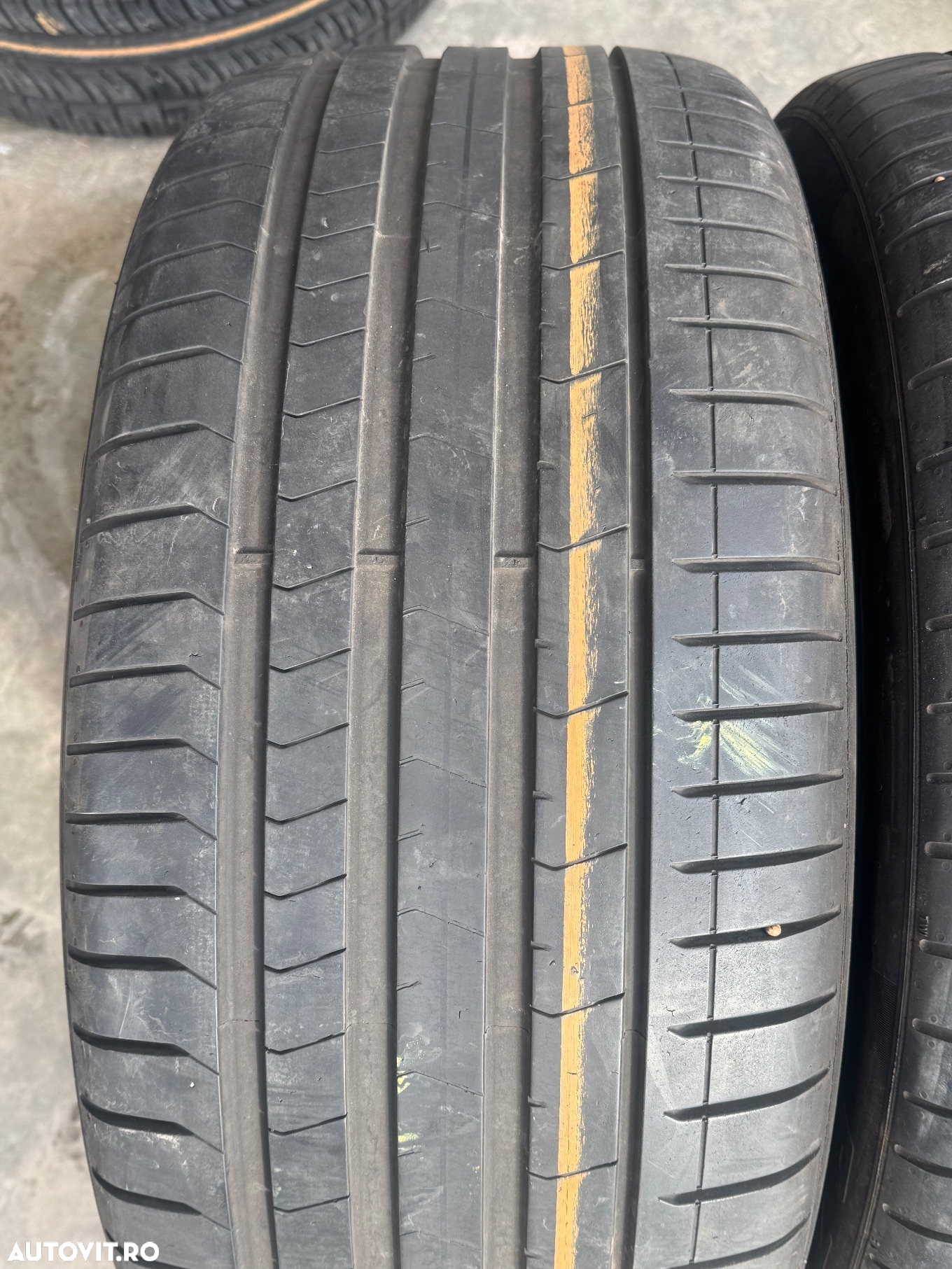 Vând 2 anvelope 275/40/20 Pirelli de vară cu runflat ca noi - 2