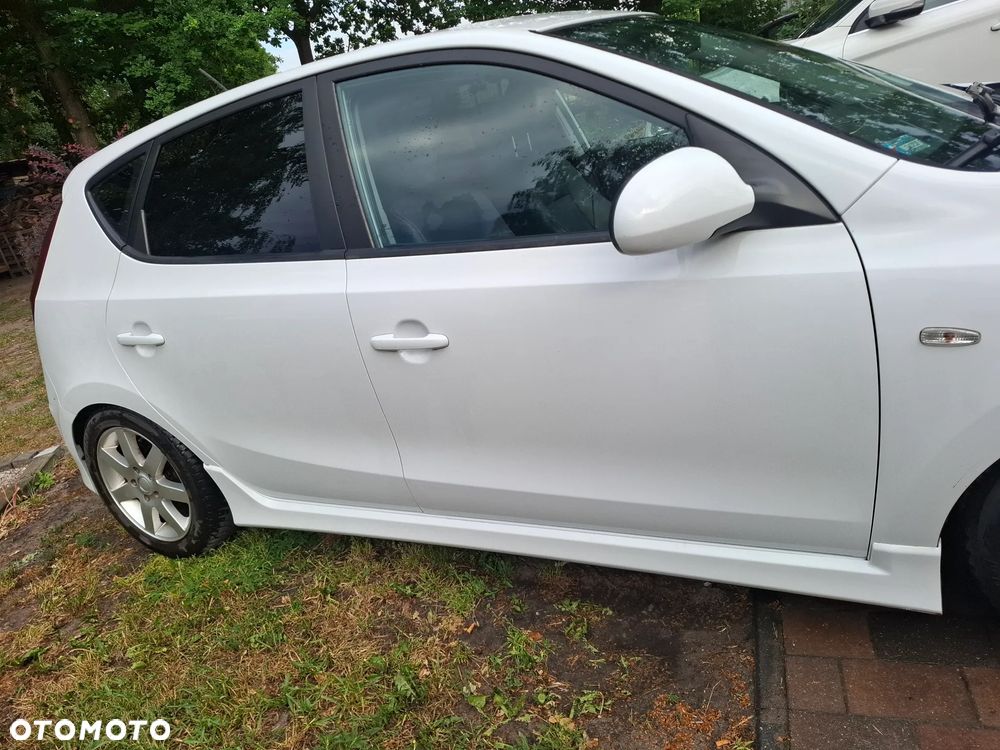 Hyundai i30 1.6 CRDi Base + - 7