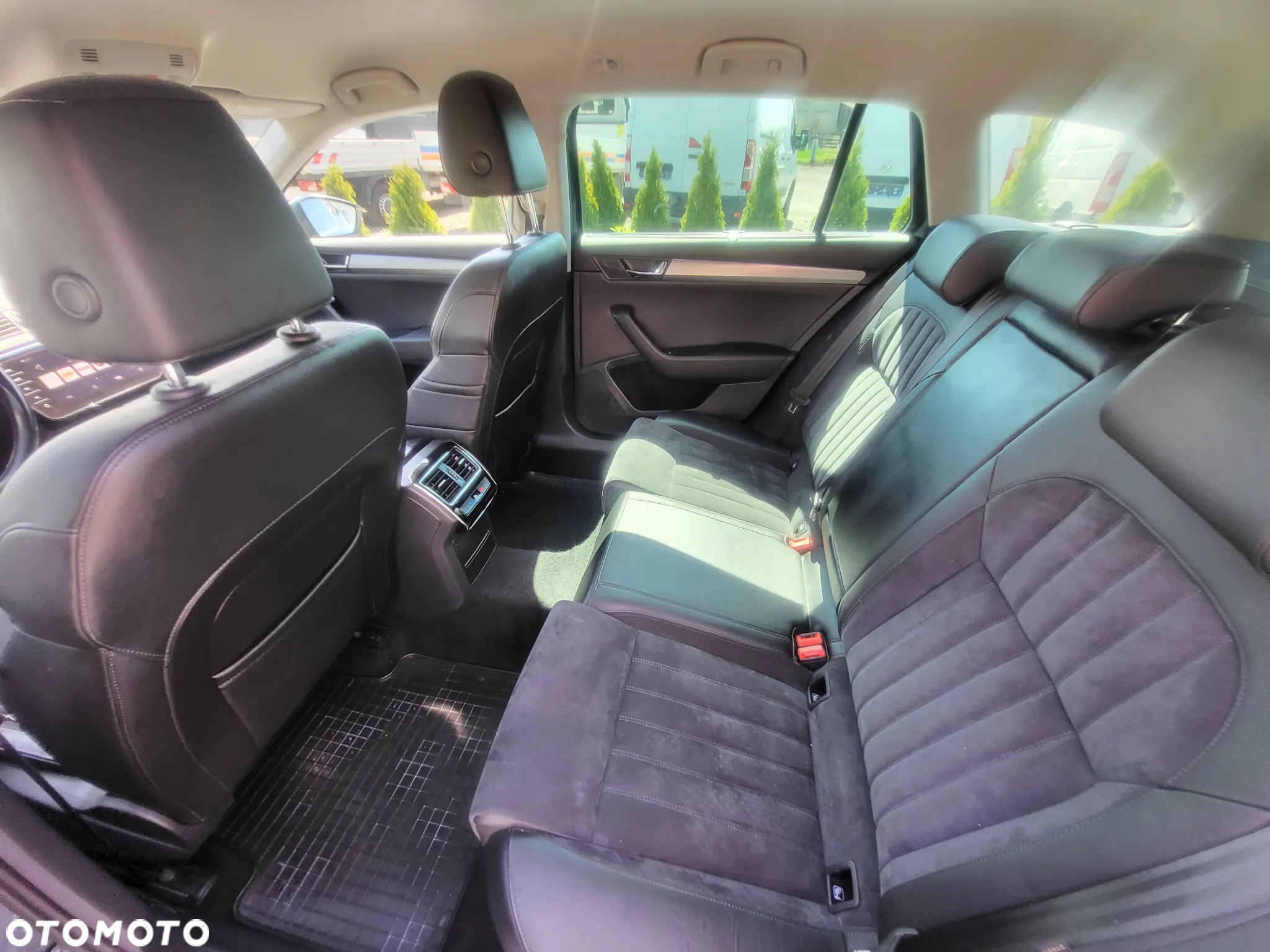 Skoda Superb 2.0 TDI DSG Sportline - 18