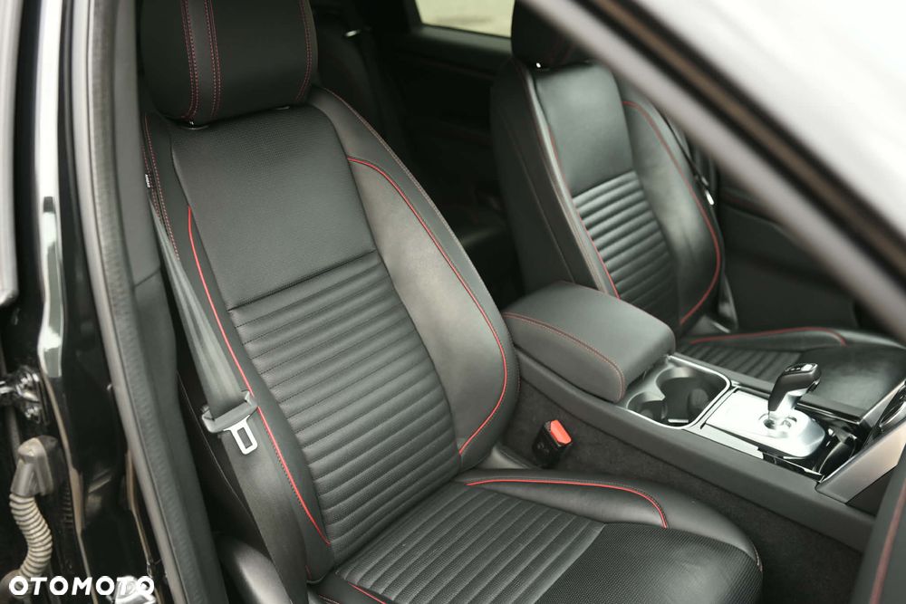 Land Rover Discovery Sport 2.0 D200 mHEV Dynamic SE - 25