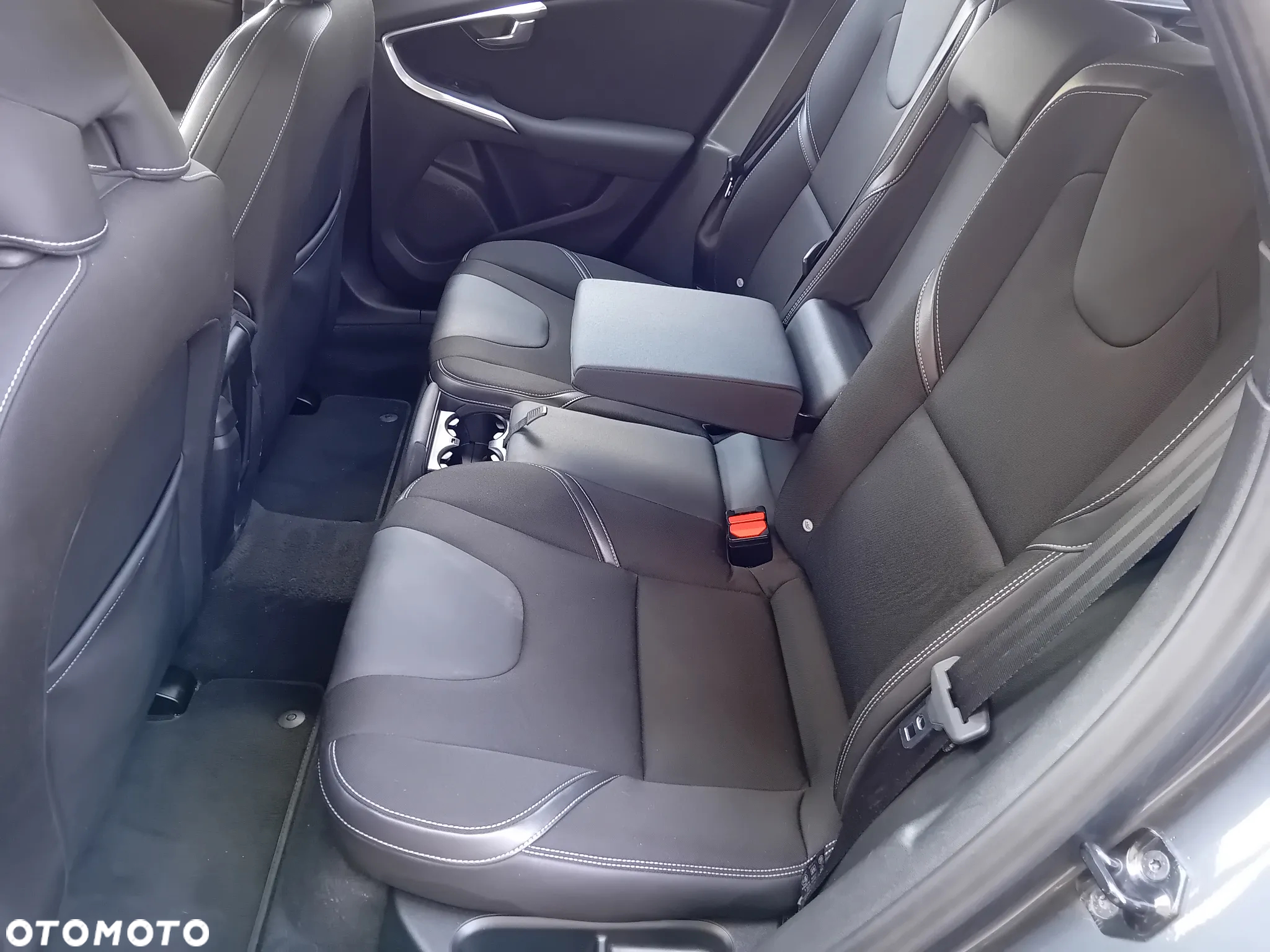 Volvo V40 D2 Summum - 12