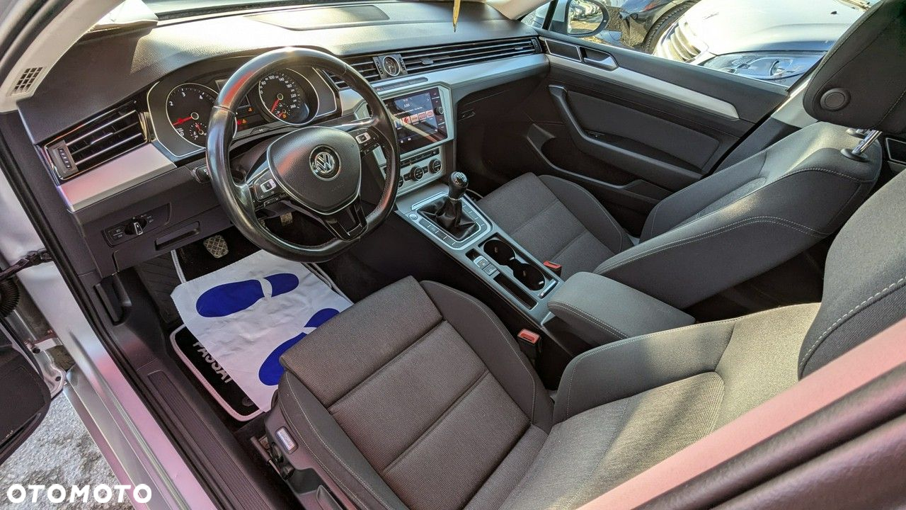 Volkswagen Passat - 13