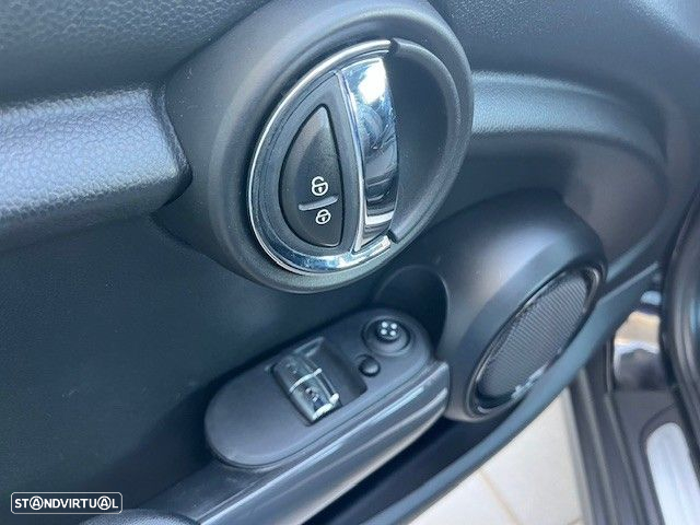 MINI 3 Portas One - 13