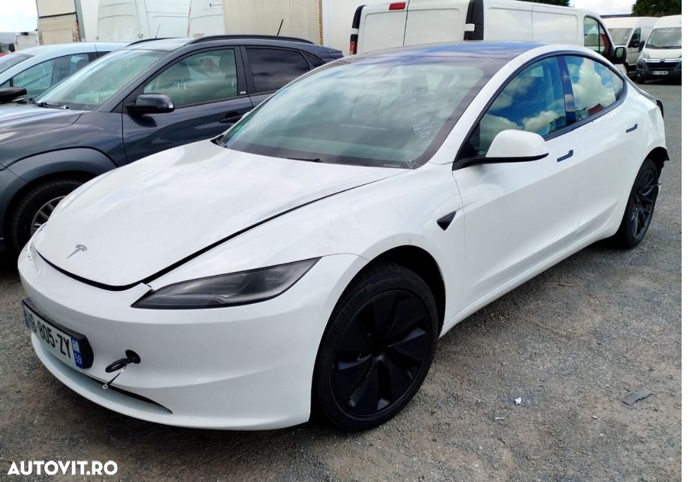 Tesla Model 3 - 1