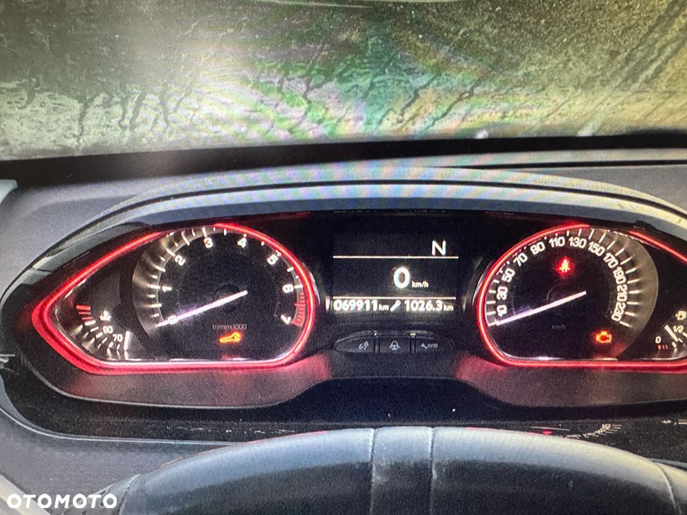 Peugeot 2008 1.2 Pure Tech GPF Allure S&S EAT6 - 3