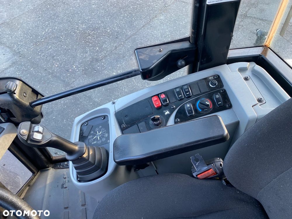 Caterpillar 908 M - 8